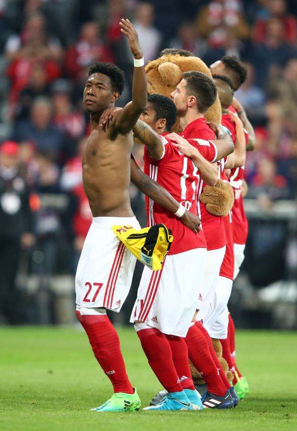 فرحة لاعبي بايرن ميونيخ عقب المباراة 