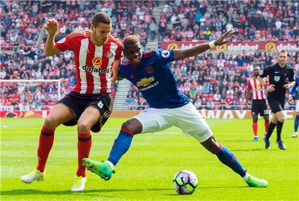 جاك رودويل (يسار)