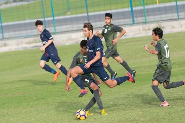 جانب من مباراة باريس سان جيرمان ونادي الإمارات