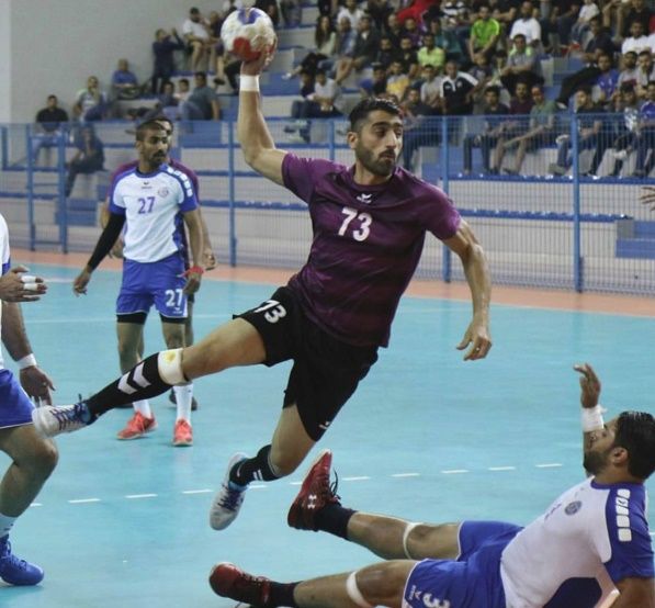 لقطة من المباراة الأخيرة بين الفريقين