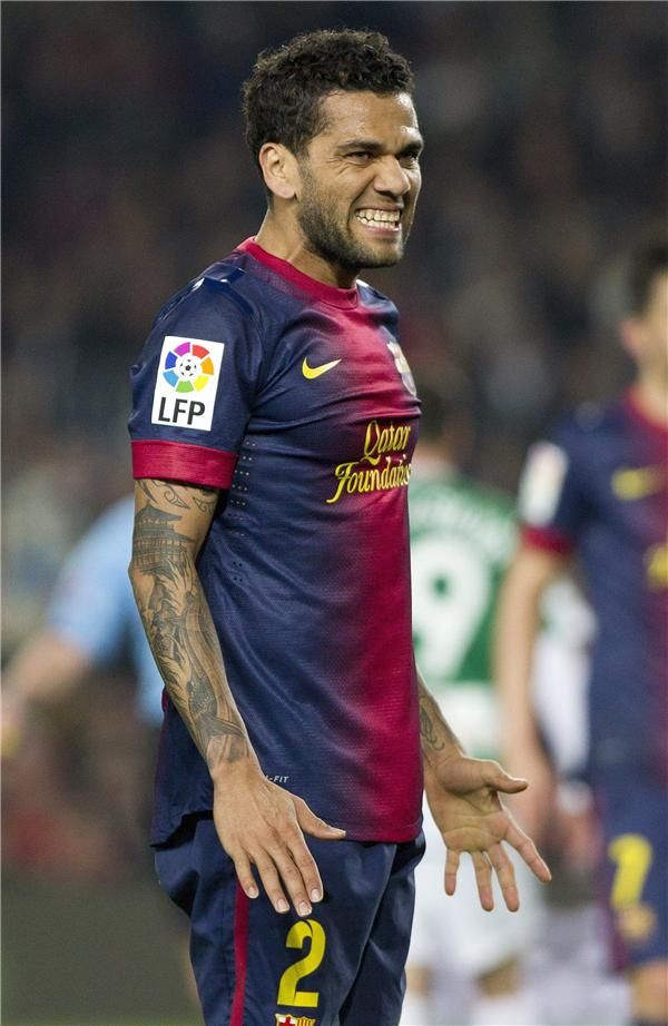  ألفيس بقميص فريقه القديم