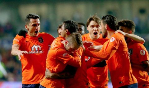 لاعبو باشاك شهير