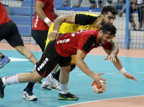 لقطة من المباراة الأخيرة بين الفريقين