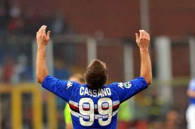 النجم الإيطالي أنتونيو كاسانو خلال لقاء الفريق أمام باري