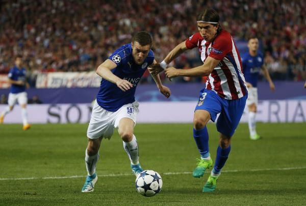 فيليبي لويس خلال مباراة ليستر سيتي