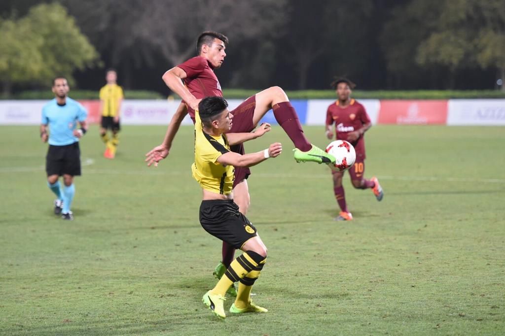 جانب من مباراة روما ودورتموند