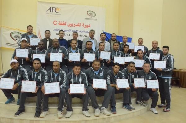 جانب من حفل  تخريج دفعة جديدة من المدربين