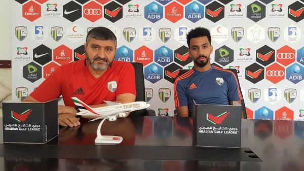 محمد قويض (يسار)