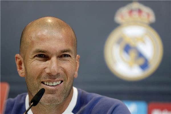 زين الدين زيدان خلال المؤتمر الصحفي