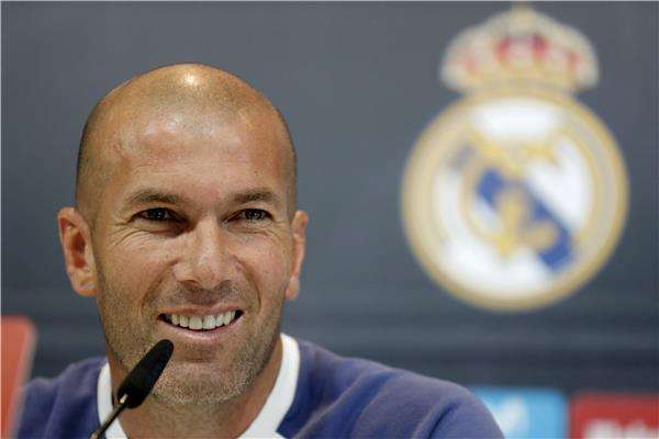 زين الدين زيدان خلال المؤتمر الصحفي