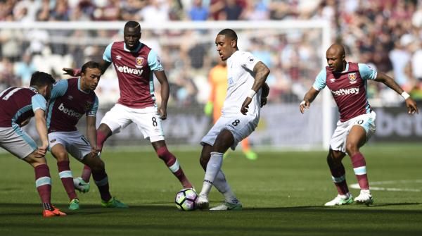 2017-04-08t140302z_134661782_mt1aci14775409_rtrmadp_3_soccer-england-whu-swa_reuters