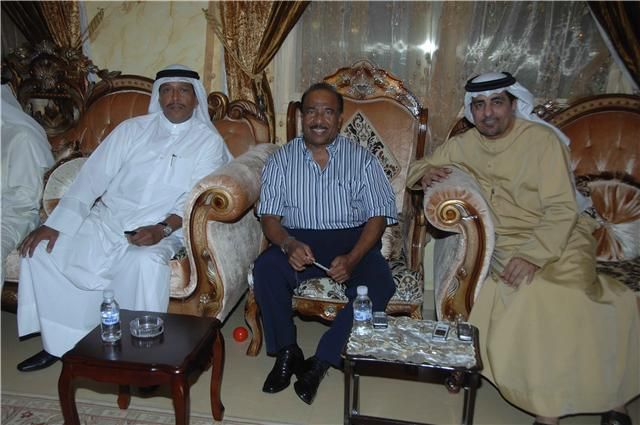 المعلق الكبير خالد الحربان مع اللاعب عبدالرحمن محمد والمدرب صالح العصفور