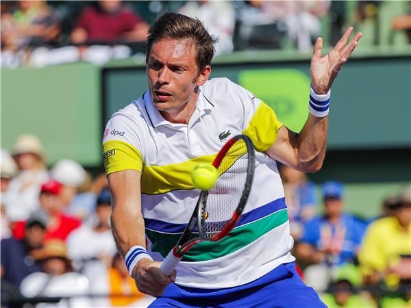 نيكولا ماهوت