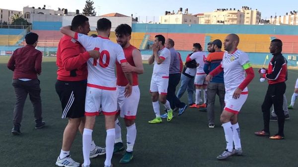 احتفال اللاعبين مع الجمهور