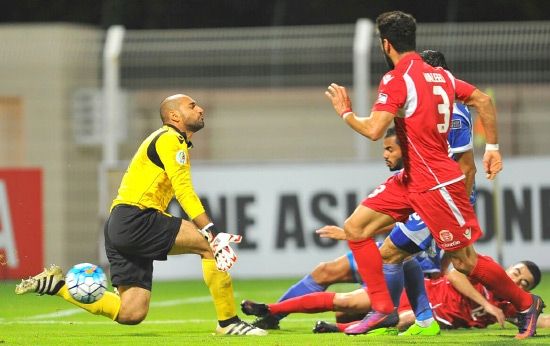 لقطة من مباراة الذهاب بين الفريقين