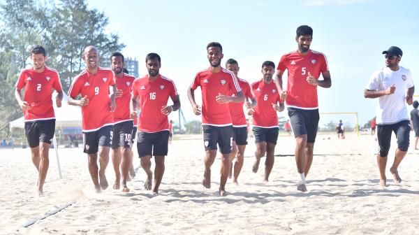 لاعبو منتخب الإمارات للكرة الشاطئية