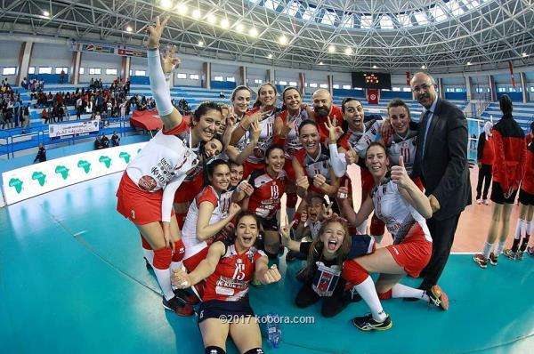 لاعبات فريق الكرة الطائرة بنادي قرطاج