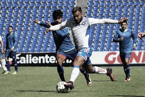 لقطة من مباراة كروز أزول مع بويبلا