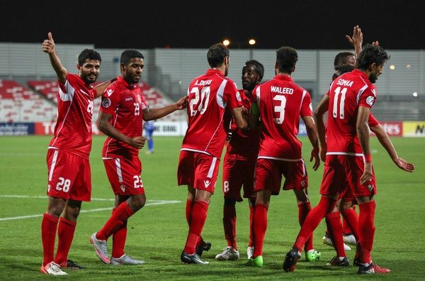 فرحة لاعبي المحرق بهدف الفوز