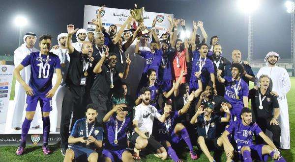 فرحة لاعبي العين بالتتويج