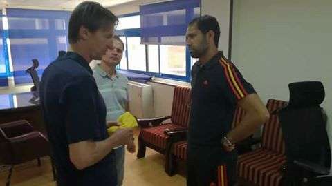 شتراكا رفقة حسني عبدربه