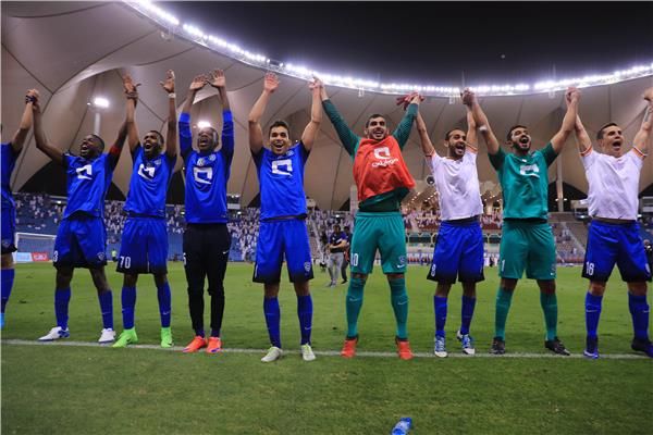 لاعبو الهلال السعودي يحتفلون