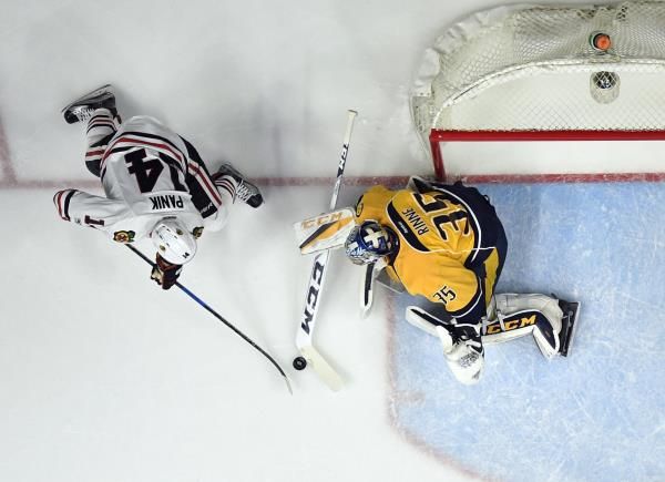2017-04-21t041634z_1245172375_nocid_rtrmadp_3_nhl-stanley-cup-playoffs-chicago-blackhawks-at-nashville-predators_reuters