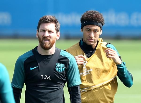 نيمار دا سيلفا بجوار ليونيل ميسي في التدريبات