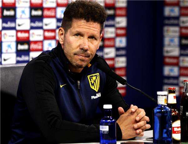  دييجو سيميوني فى المؤتمر الصحفى