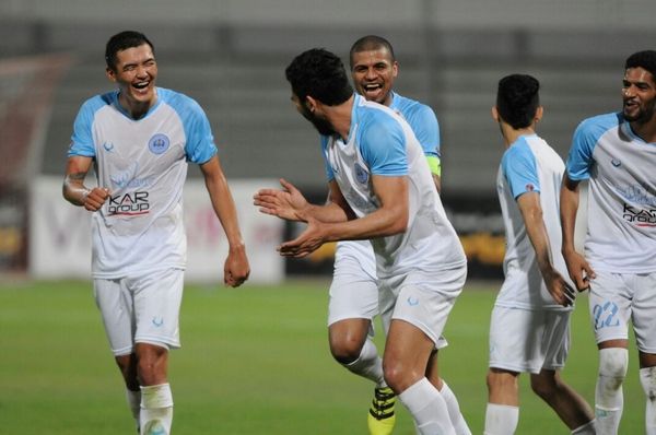 لاعبو الرفاع البحريني