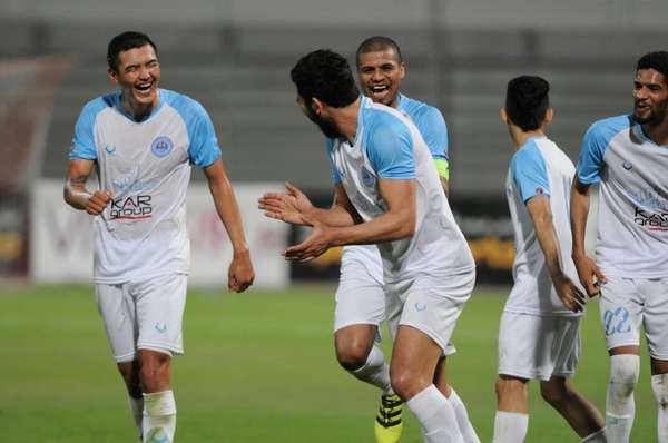 لاعبو الرفاع البحريني