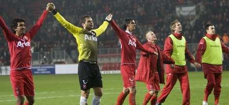 فرحة لاعبي تفينتي بالفوز الغالي