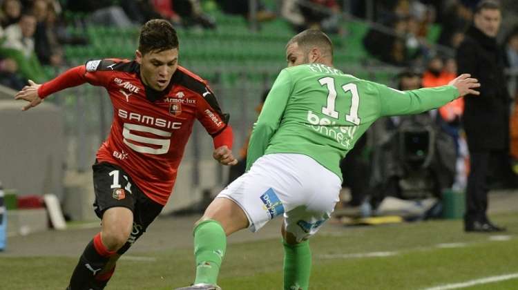 جانب من مواجهة سابقة بين الفريقين