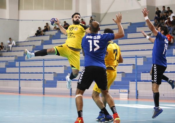 لقطة من مباراة الدير مع الأهلي