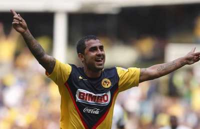 الارجنتيني مونتينيغرو يحتفل بهدفه في مرمى مونتيراي