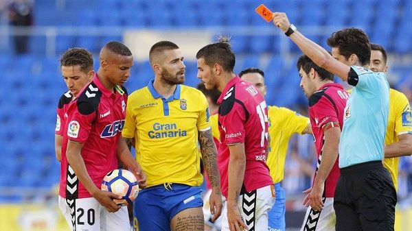 لحظة طرد ماركو ليفايا