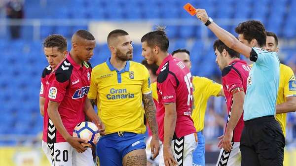 لحظة طرد ماركو ليفايا