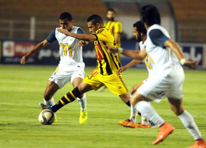 جانب من مواجهة سابقة بين الفريقين