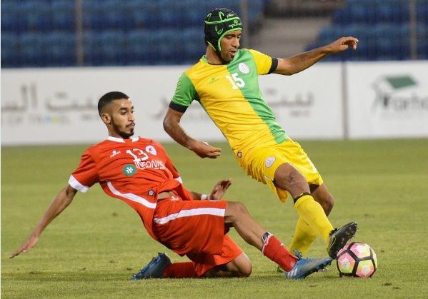 محمد درويش (يمين)