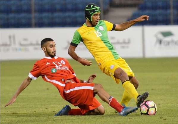 محمد درويش (يمين)