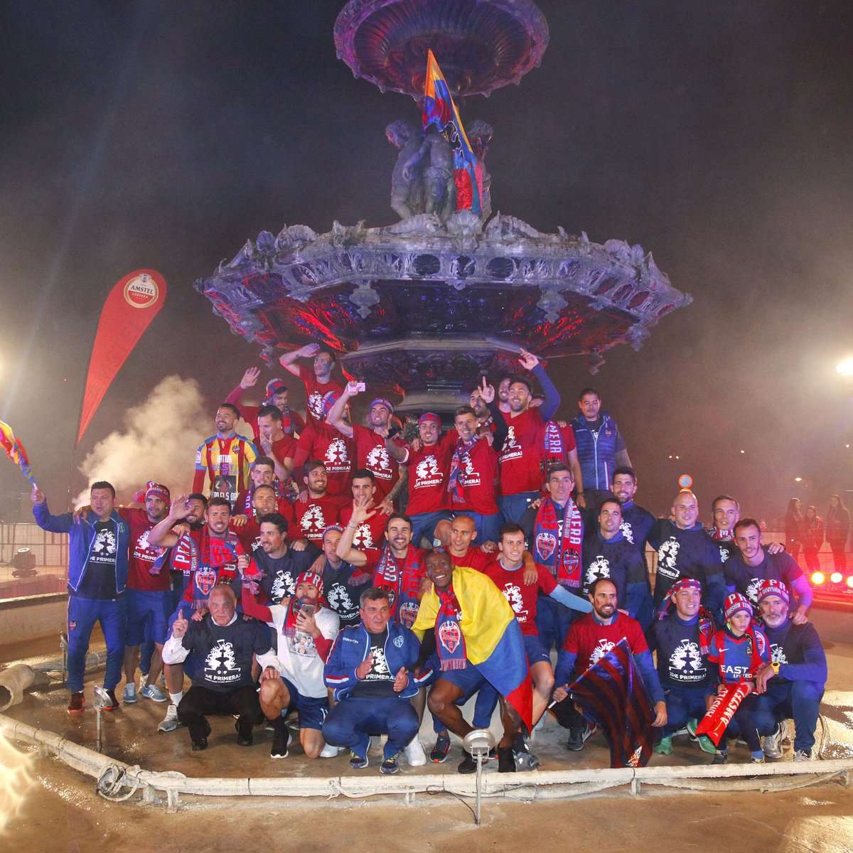 احتفال لاعبي ليفانتي بالصعود