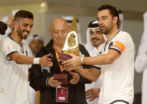 تشافي خلال التتويج بالكأس