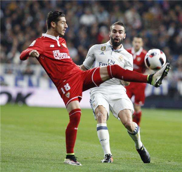 جانب من لقاء سابق بين ريال مدريد وإشبيلية