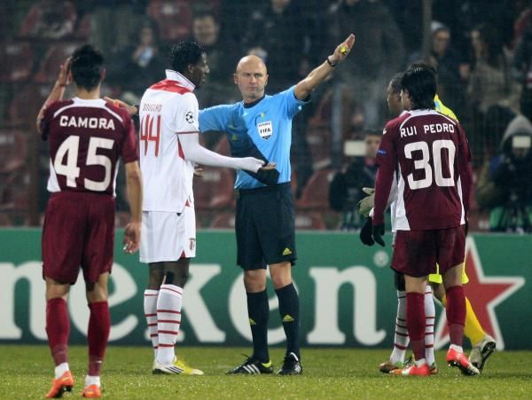 2012-11-20t210529z_519018686_gm1e8bl0e1101_rtrmadp_3_soccer-champions_reuters