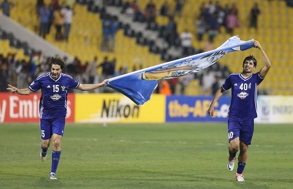 امجد راضي واسامة علي يحتفلان بلقب النسخة الماضية