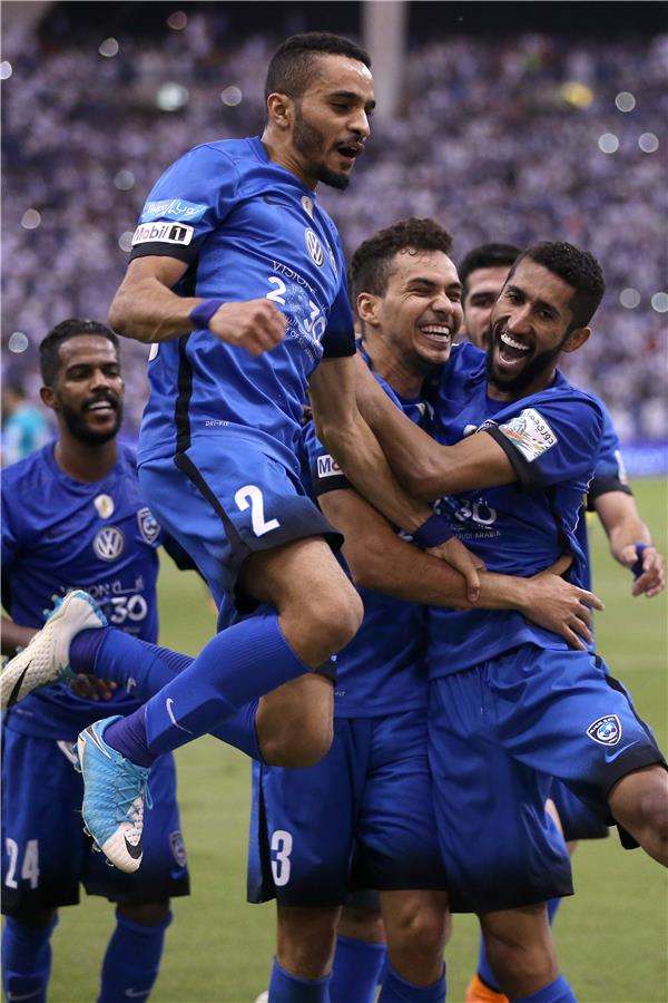 الفريق الأول للهلال يتوج بلقب الدوري