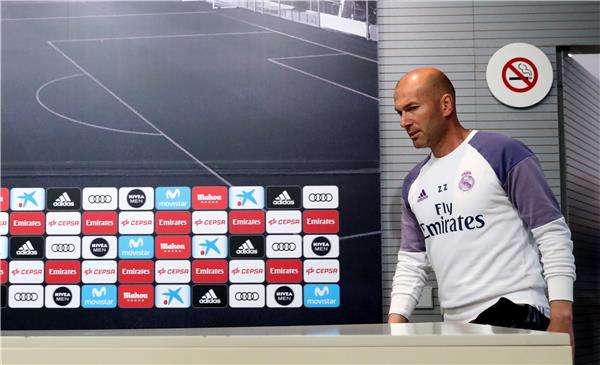 زين الدين زيدان خلال المؤتمر الصحفي