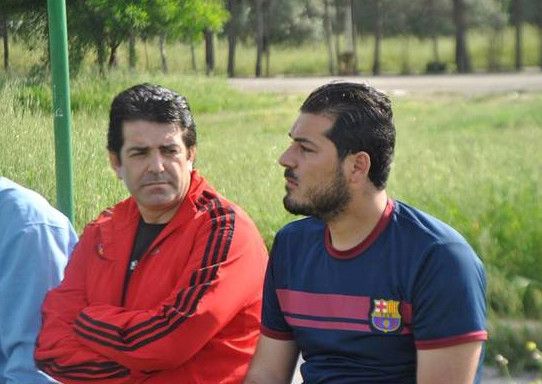 مصطفى رجب مع مدير الكرة في حطين