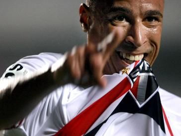 خورخي فاغنر يحتفل بهدفه في مرمى فيتوريا