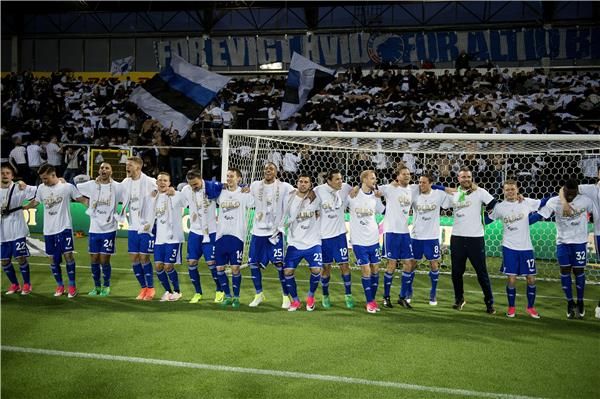 جانب من التتويج